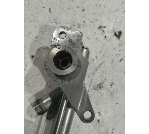 Топливная рампа левая