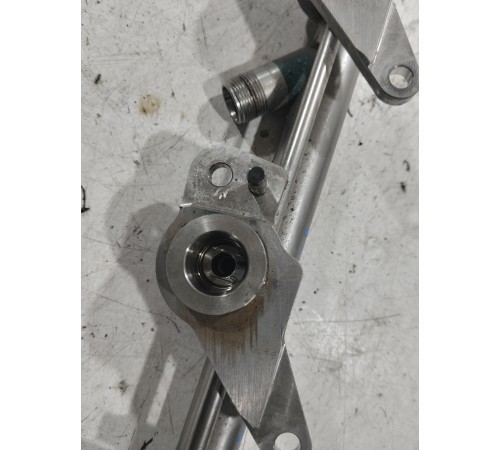 Топливная рампа левая