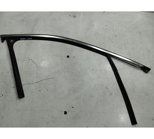 Уплотнитель стекла двери (передний правый)