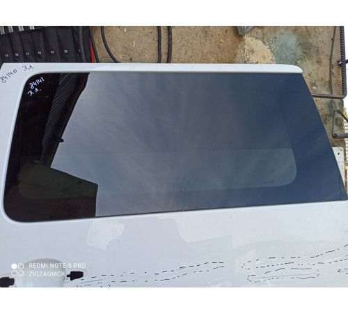 Глухое стекло двери (заднее левое)