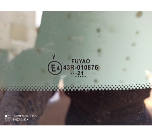 Глухое стекло двери (заднее левое)