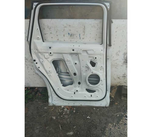 Дверь задняя левая
