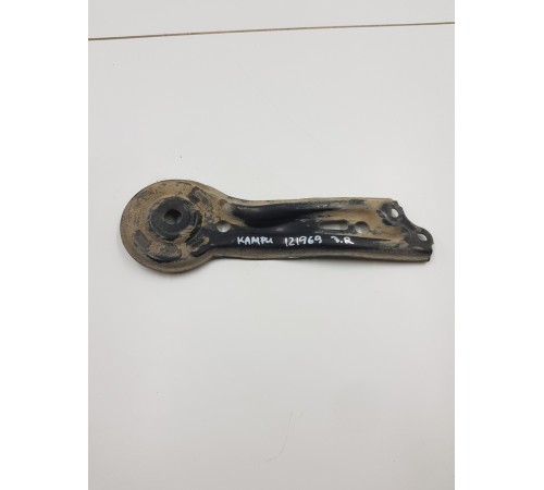 Кронштейн крепление заднего подрамника правый