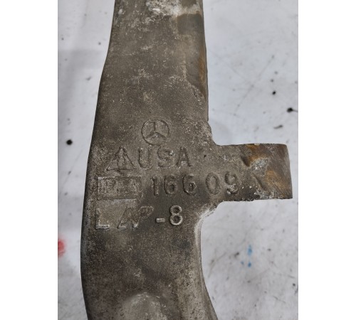 Кулак поворотный(передний левый)