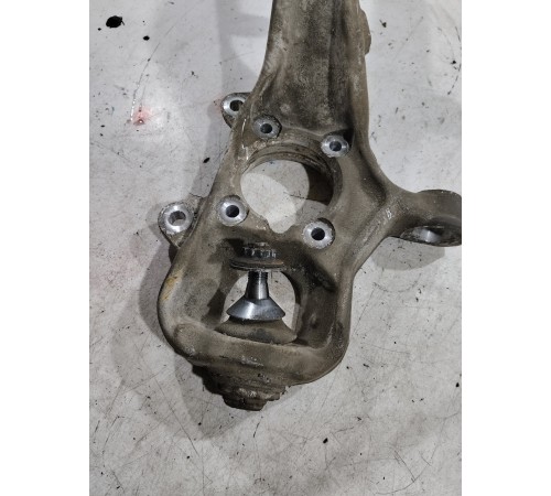 Кулак поворотный(передний левый)