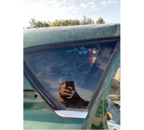 Глухое стекло заднее правое