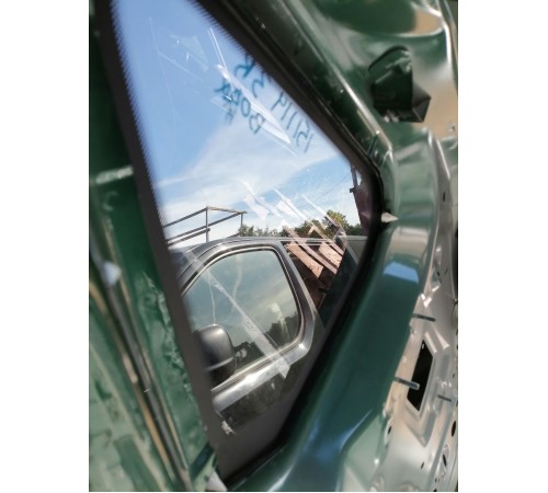 Глухое стекло заднее правое