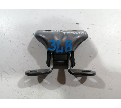 Петля двери задняя левая (верхняя)