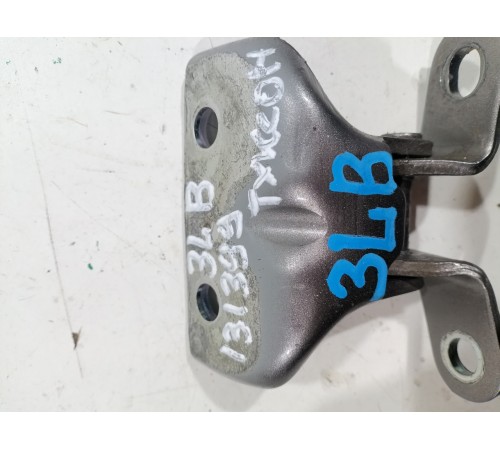 Петля двери задняя левая (верхняя)