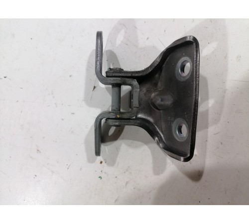 Петля двери задняя левая (верхняя)