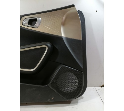 Обшивка двери передняя левая