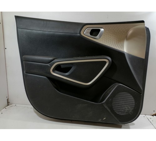 Обшивка двери передняя левая