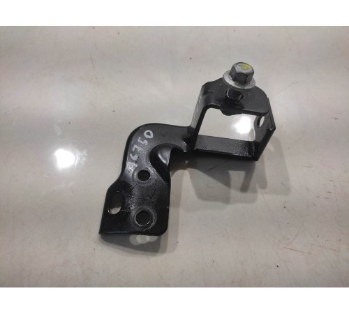 Крепеж патрубка высокого давления