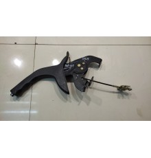 Рычаг стояночного тормоза (ручник)