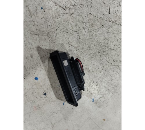 Кнопка открывания крышки багажника