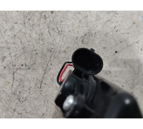 Кнопка открывания крышки багажника