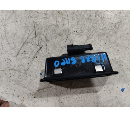 Кнопка открывания крышки багажника