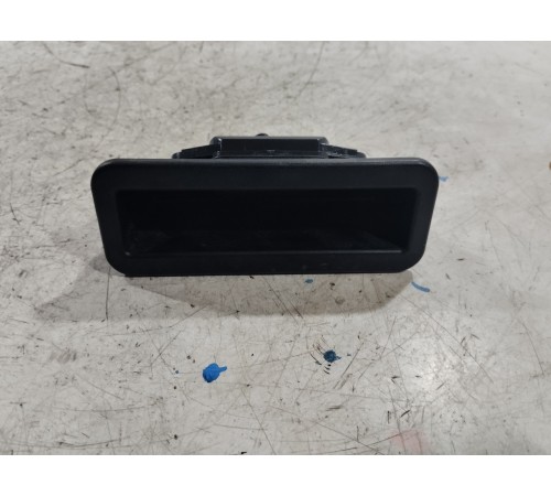 Кнопка открывания крышки багажника