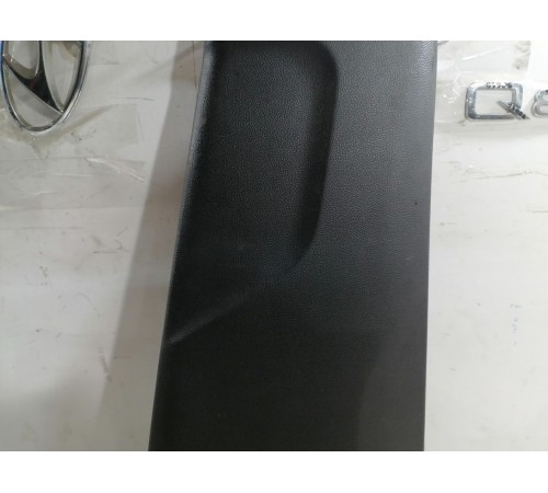 Накладка центральной стойки правая