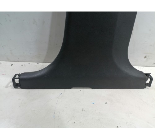 Накладка центральной стойки правая