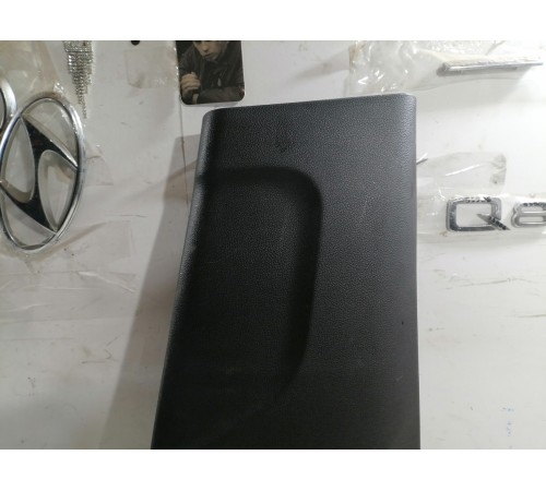 Накладка центральной стойки правая