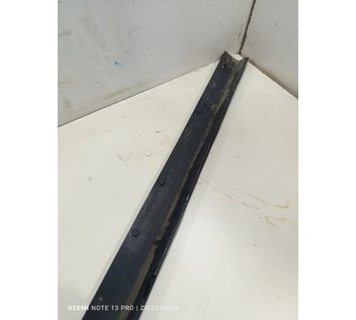 Уплотнитель двери передний левый нижний