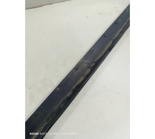 Уплотнитель двери передний левый нижний