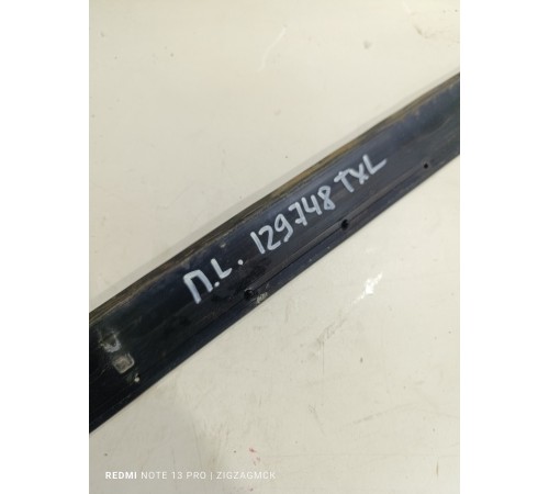 Уплотнитель двери передний левый нижний