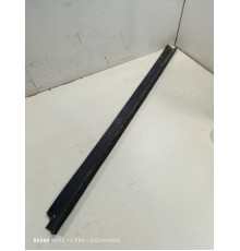 Уплотнитель двери передний левый нижний