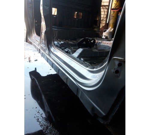 Порог со стойкой(правый)