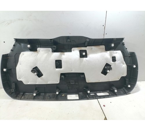 Обшивка крышки багажника