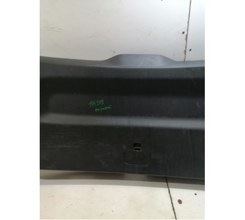 Обшивка крышки багажника