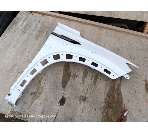 Крыло переднее правое