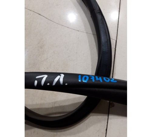 Уплотнитель двери(передний левый)