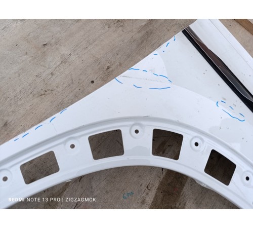 Крыло переднее правое