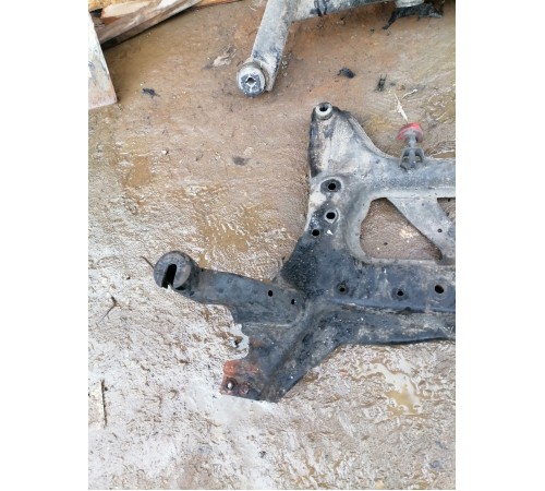 Передняя балка, подрамник