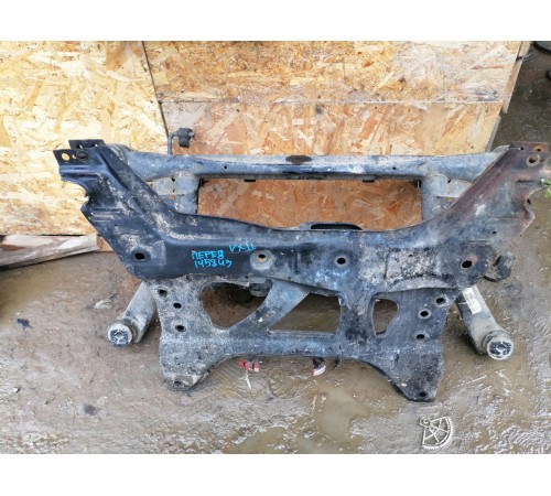 Передняя балка, подрамник