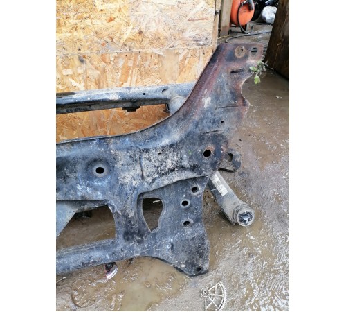 Передняя балка, подрамник