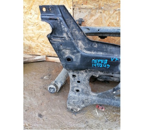 Передняя балка, подрамник