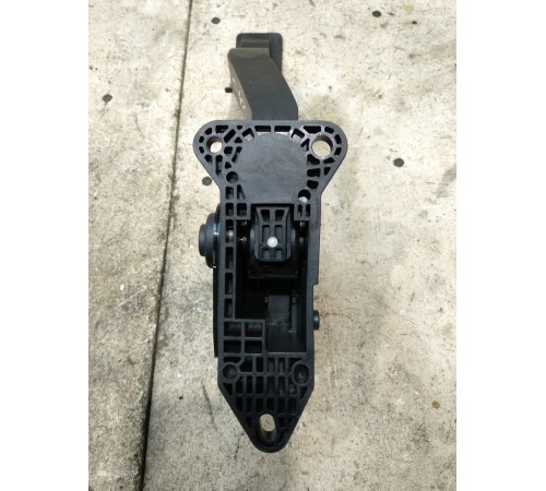 Педаль акселератора