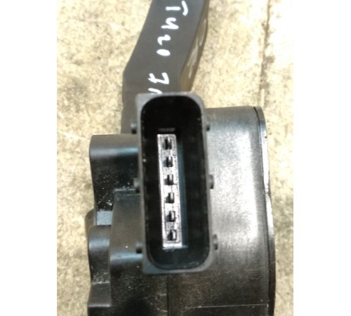 Педаль акселератора