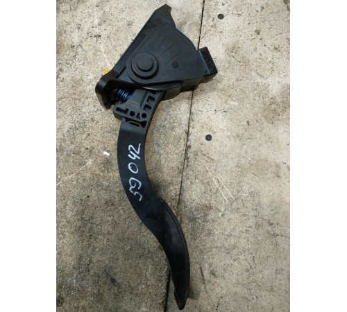 Педаль акселератора