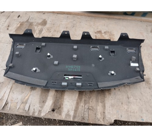 Полка багажника со встроенным стоп сигналом