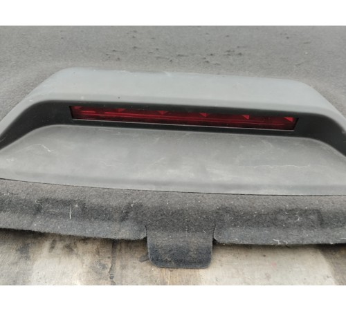 Полка багажника со встроенным стоп сигналом