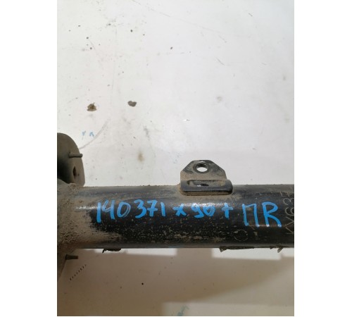 Амортизатор подвески передний правый в сборе