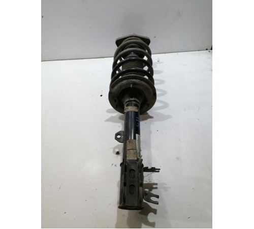 Амортизатор подвески передний правый в сборе