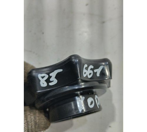 Болт крепления запасного колеса