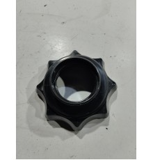 Болт крепления запасного колеса