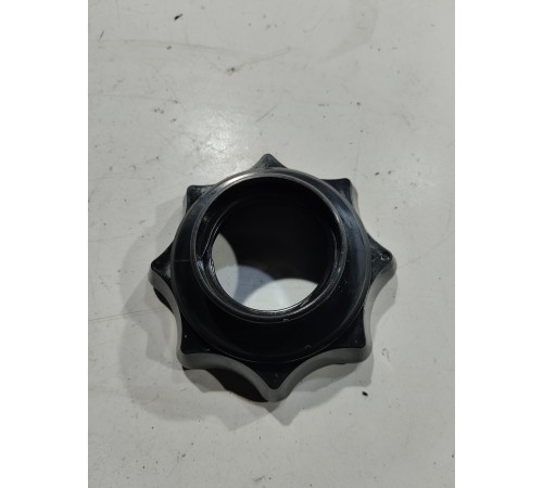 Болт крепления запасного колеса