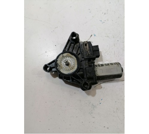 Моторчик стеклоподъемника задний правый